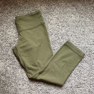 Lululemon crop pants